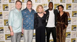 Read more about the article SDCC: Entrevista de Jodie Whittaker e Chris Chibnall para o Deadline