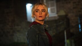 “É como voltar para casa depois de um longo dia.” – Millie Gibson retorna a Doctor Who!